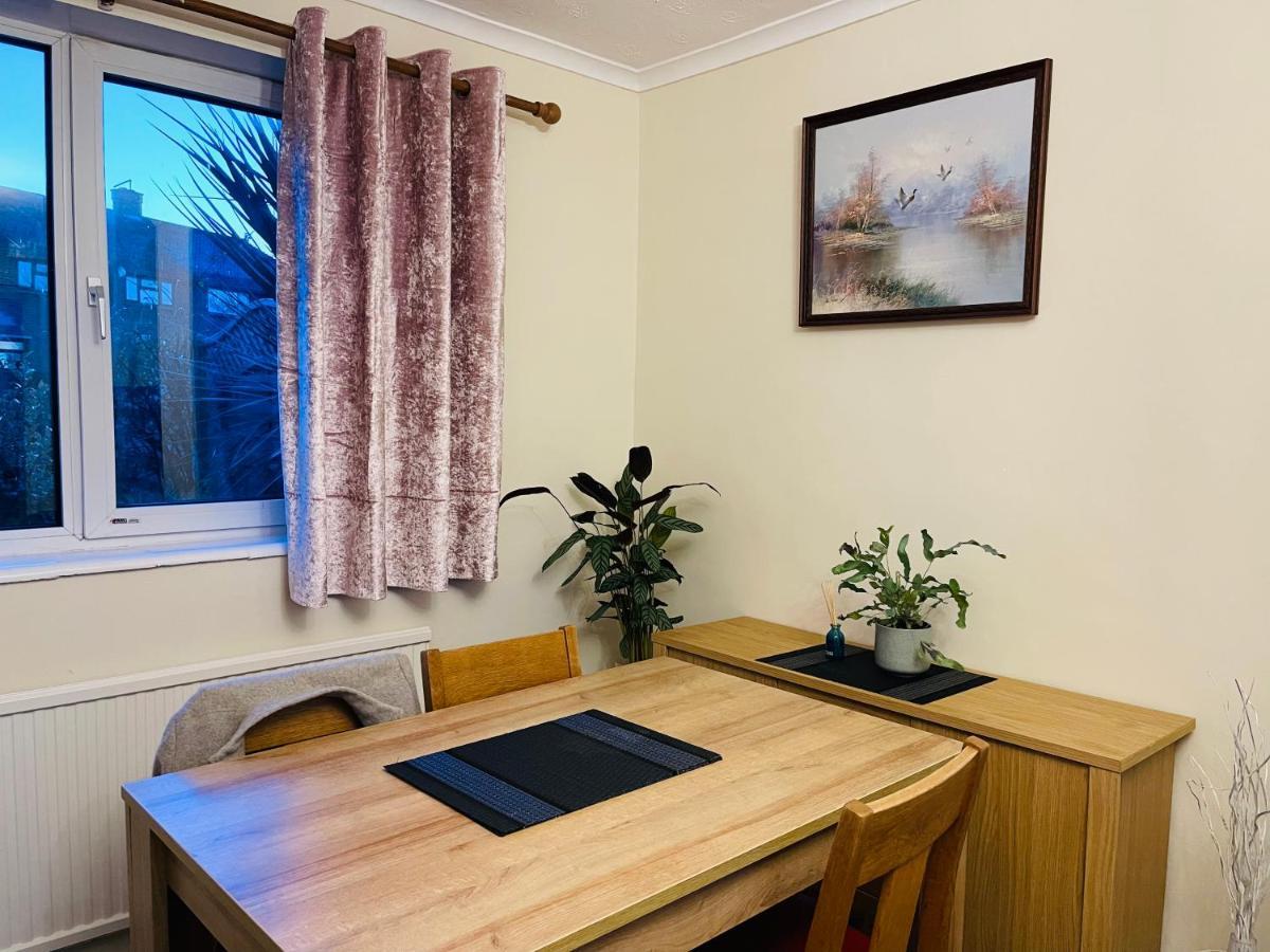 St Ives, King Bed Cosy Home, Parking, Fast Wi Fi Exterior foto